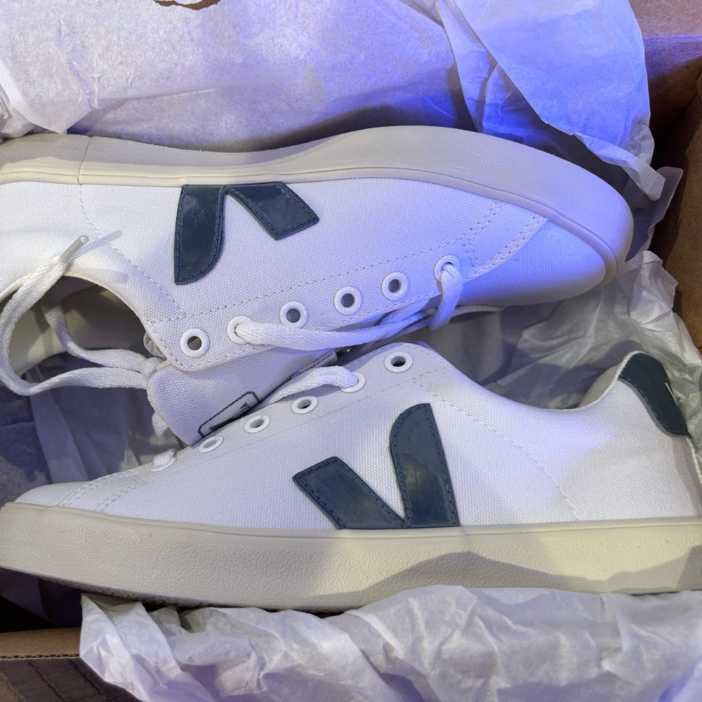 VEJA CANVAS ESPLAR SNEAKERS NWT